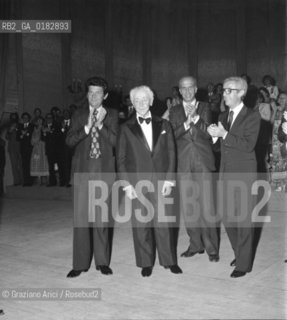 THE PIANIST ARTHUR RUBINSTEIN WITH THE MAYOR OF VENICE MARIO RIGO AND THE THEATRE HISTORIAN LAMBERTO TREZZINI AT THE THEATRE LA FENICE IN VENICE - UNA VITA PER LA MUSICA AWARD   - 1759  © ARCHIVIO Graziano Arici/Rosebud2  / MUSICA / PIANISTA / VARIE / SINDACO / TEATRO