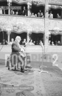 THE GUITARIST ANDRES SEGOVIA AT THE LA FENICE THEATRE FOR THE  UNA VITA NELLA MUSICA AWARD - VENICE- 1980 © ARCHIVIO Graziano Arici/Rosebud2  / MUSICA / CHITARRISTA / TEATRO LA FENICE