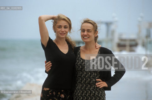 Nome:.BONNAIRE SANDRINE.Descrizione:.CINEMA ATTRICE / CON EMMANUELLE BEART / MOSTRA DEL CINEMA.CINEMA ACTRESS / WITH EMMANUELLE BEART / {VENICE} FILM FESTIVAL.Credit:.Graziano Arici/Rosebud2/.Costo:.A.Nazione:.FRANCIA.FRANCE.Città:..Data:.1998