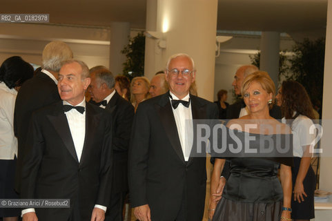 59. INTERNATIONAL FILM FESTIVAL IN VENICE LIDO :   GIANNI LETTA CON IL SINDACO DI VENEZIA PAOLO COSTA E LA MOGLIE  - © 2002 Graziano Arici/Rosebud2  -  MOSTRA DEL CINEMA /
