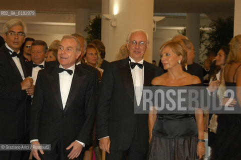 59. INTERNATIONAL FILM FESTIVAL IN VENICE LIDO :   GIANNI LETTA CON IL SINDACO DI VENEZIA PAOLO COSTA E LA MOGLIE  - © 2002 Graziano Arici/Rosebud2  -  MOSTRA DEL CINEMA /