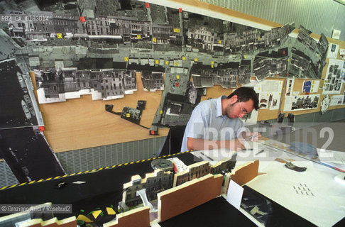 VENEZIA : IUAV - UNIVERSITA DI ARCHITETTURA - © 2002 Graziano Arici/Rosebud2 / STUDENTE