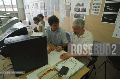 VENEZIA : IUAV - UNIVERSITA DI ARCHITETTURA - © 2002 Graziano Arici/Rosebud2 / STUDENTE