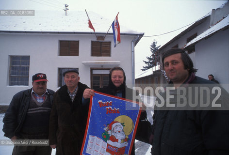 ( CROAZIA ) SLAVONIA : IL PAESE DI MINORANZA ITALIANA DI VELIKI BANOVAC   ( BANOVAC MAGGIORE ) - © 1995 Graziano Arici/Rosebud2 / GEO / LINGUA / LA SEDE DELLA COMUNITA ITALIANA