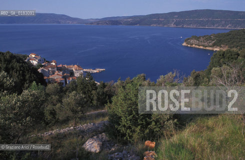 ( CROAZIA  ) ISOLA DI CHERSO ( CRES ) : IL PAESE DI VALUN  - © 2001 Graziano Arici/Rosebud2 / GEO /
