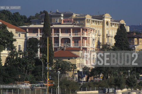 ( CROAZIA  ) ABBAZIA ( OPATJA ) : CASE E ALBERGHI  - © 2001 Graziano Arici/Rosebud2 / GEO /