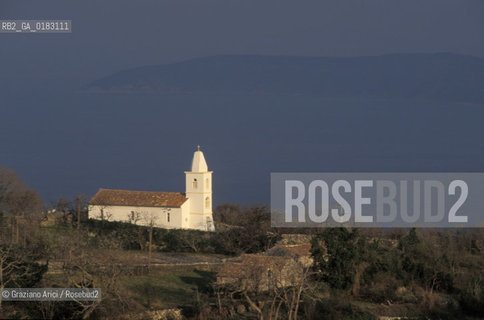( CROAZIA  ) ISOLA DI CHERSO ( CRES ) - PAESE DI PERNATA    - © 2001 Graziano Arici/Rosebud2 / GEO / CHIESA