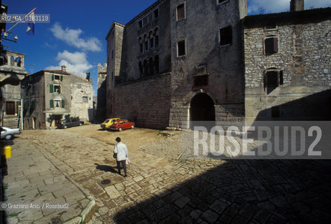 ( CROAZIA  ) ISTRIA - PAESE DI VALLE DISTRIA ( BALE ) : IL CASTELLO  - © 2001 Graziano Arici/Rosebud2 / GEO /