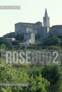 ( CROAZIA  ) ISTRIA - PAESE DI VALLE DISTRIA ( BALE ) : PANORAMA  - © 2001 Graziano Arici/Rosebud2 / GEO /