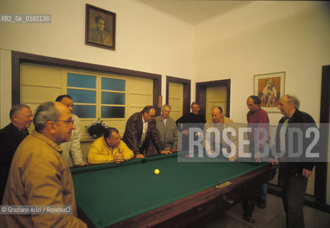 ( CROAZIA  ) ISTRIA - POLA : CIRCOLO ITALIANO  - © 2001 Graziano Arici/Rosebud2 / GEO / LINGUA / MINORANZA