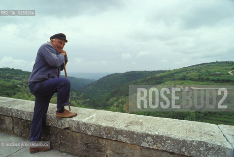 ( CROAZIA  ) ISTRIA - PORTOLE  PANORAMA  - © 2001 Graziano Arici/Rosebud2 / GEO / LINGUA / MINORANZA