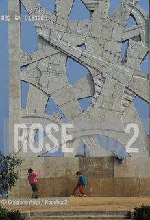 ( CROAZIA  ) ISTRIA -  ROVIGNO   : MUNUMENTO ALLA GUERRA DI LIBERAZIONE  - © 2001 Graziano Arici/Rosebud2 / GEO / LINGUA / MINORANZA