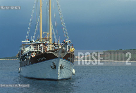 ( CROAZIA  ) ISTRIA -  ROVIGNO   :  VELIERO NEL PORTO  - © 2001 Graziano Arici/Rosebud2 / GEO / LINGUA / MINORANZA / NAVE