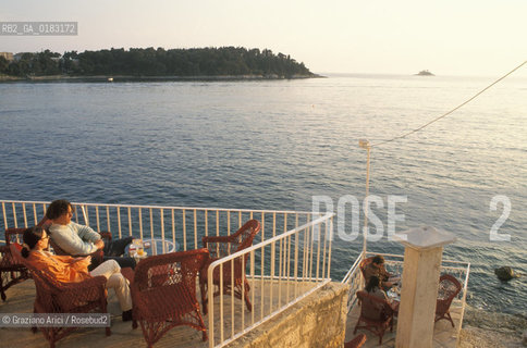( CROAZIA  ) ISTRIA -  ROVIGNO   :  LUNGOMARE  - © 2001 Graziano Arici/Rosebud2 / GEO / LINGUA / MINORANZA