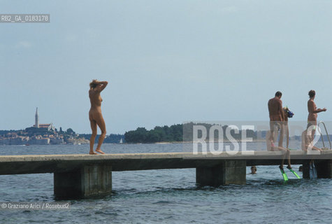 ( CROAZIA  ) ISTRIA -  ROVIGNO   : CAMPO NUDISTA NATURISTA  - © 2001 Graziano Arici/Rosebud2 / GEO / LINGUA / MINORANZA