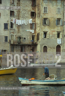 ( CROAZIA  ) ISTRIA -  ROVIGNO   :  CASE E PESCA - © 2001 Graziano Arici/Rosebud2 / GEO / LINGUA / MINORANZA