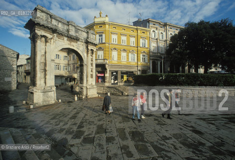 ( CROAZIA  ) ISTRIA -  POLA   : LARCO DEI SERGI    - © 2001 Graziano Arici/Rosebud2 / GEO / LINGUA / MINORANZA