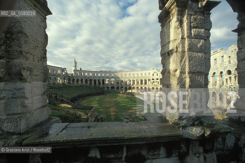 ( CROAZIA  ) ISTRIA -  POLA   :  LARENA    - © 2001 Graziano Arici/Rosebud2 / GEO / LINGUA / MINORANZA