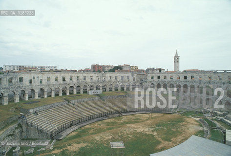 ( CROAZIA  ) ISTRIA -  POLA   :  LARENA    - © 2001 Graziano Arici/Rosebud2 / GEO / LINGUA / MINORANZA