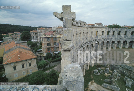 ( CROAZIA  ) ISTRIA -  POLA   :  ARENA    - © 2001 Graziano Arici/Rosebud2 / GEO / LINGUA / MINORANZA