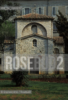 ( CROAZIA  ) ISTRIA -  POLA   :  CHIESETTA DI S.MARIA FORMOSA    - © 2001 Graziano Arici/Rosebud2 / GEO / LINGUA / MINORANZA