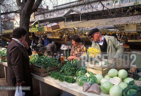 ( CROAZIA  ) ISTRIA -  POLA   :  IL MERCATO   - © 2001 Graziano Arici/Rosebud2 / GEO / LINGUA / MINORANZA