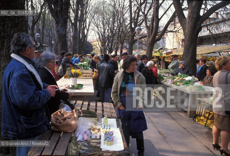 ( CROAZIA  ) ISTRIA -  POLA   :  IL MERCATO   - © 2001 Graziano Arici/Rosebud2 / GEO / LINGUA / MINORANZA