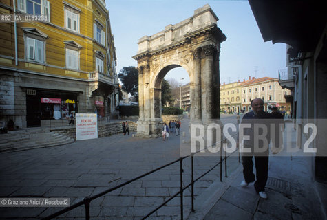 ( CROAZIA  ) ISTRIA -  POLA   :  LARCO DEI SERGI   - © 2001 Graziano Arici/Rosebud2 / GEO / LINGUA / MINORANZA