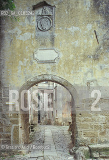 ( CROAZIA  ) ISTRIA -  GRISIGNANA   :  LA PORTA   - © 2001 Graziano Arici/Rosebud2 / GEO / LINGUA / MINORANZA