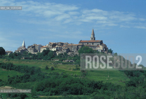 ( CROAZIA  ) ISTRIA -  MOMIANO   :  PANORAMA   - © 2001 Graziano Arici/Rosebud2 / GEO / LINGUA / MINORANZA