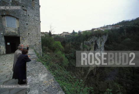 ( CROAZIA  ) ISTRIA -  PISINO ( PAZIN )   :  LA FOIBA DAL CASTELLO   - © 2001 Graziano Arici/Rosebud2 / GEO / LINGUA / MINORANZA