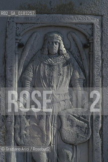 ( CROAZIA  ) ISTRIA -  PISINO ( PAZIN )   :  LAPIDE TOMBALE NELLA CATTEDRALE   - © 2001 Graziano Arici/Rosebud2 / GEO / LINGUA / MINORANZA