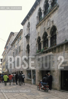 ( CROAZIA  ) ISTRIA -  PARENZO ( POREC )   : STRADA GRANDE   - © 2001 Graziano Arici/Rosebud2 / GEO / LINGUA / MINORANZA