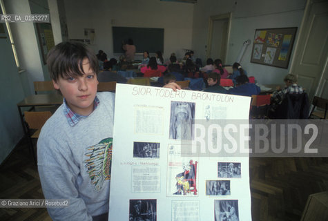 ( CROAZIA  ) ISTRIA - BUIE ( BUJE ) : SCUOLA ELEMENTARE ITALIANA   - © 2001 Graziano Arici/Rosebud2 / GEO / LINGUA / MINORANZA