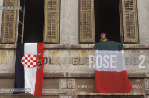 ( CROAZIA  ) ISTRIA - BUIE ( BUJE ) : SCUOLA ELEMENTARE ITALIANA   - © 2001 Graziano Arici/Rosebud2 / GEO / LINGUA / MINORANZA