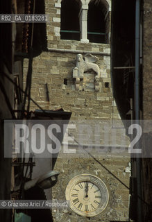 ( CROAZIA  ) ISTRIA - BUIE ( BUJE ) : STRADA DEL CENTRO   - © 2001 Graziano Arici/Rosebud2 / GEO / LINGUA / MINORANZA / LEONE