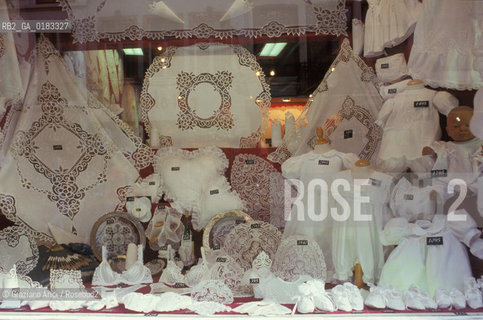 ( BELGIO ) BRUGES ( BRUGGE ) : MERLETTI  - © 2001 Graziano Arici/Rosebud2 / GEO