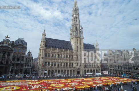 ( BELGIO ) BRUXELLES ( BRUSSEL ) : TAPPETO DI FIORI SULLA GRAND-PLACE   - © 2001 Graziano Arici/Rosebud2 / GEO