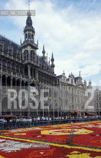 ( BELGIO ) BRUXELLES ( BRUSSEL ) : TAPPETO DI FIORI SULLA GRAND-PLACE   - © 2001 Graziano Arici/Rosebud2 / GEO
