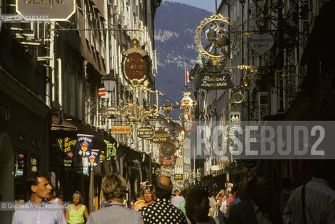 ( AUSTRIA ) SALISBURGO ( SALZBURG ) : LA GETREIDEGASSE   - © 2001 Graziano Arici/Rosebud2 / GEO / INSEGNA