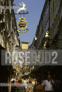 ( AUSTRIA ) SALISBURGO ( SALZBURG ) : LA GETREIDEGASSE   - © 2001 Graziano Arici/Rosebud2 / GEO / INSEGNA