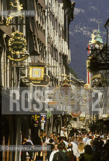 ( AUSTRIA ) SALISBURGO ( SALZBURG ) : LA GETREIDEGASSE   - © 2001 Graziano Arici/Rosebud2 / GEO / INSEGNA
