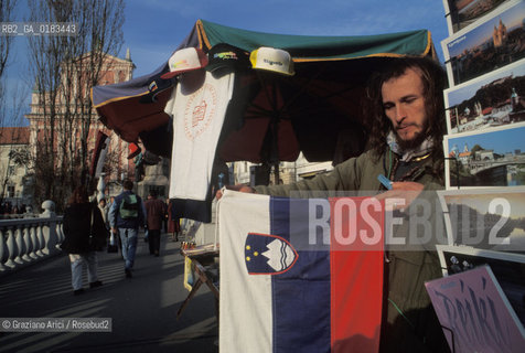 ( SLOVENIA  ) LUBIANA - IL PONTE SUL FIUME LJUBLIJANICA   - © 2001 Graziano Arici/Rosebud2 / GEO / BANDIERA