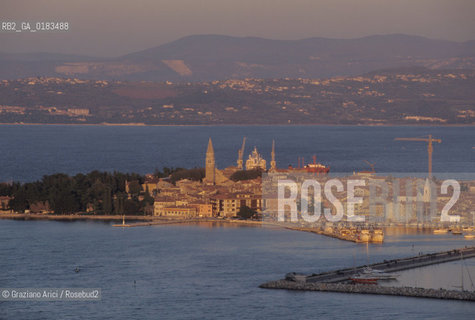 ( SLOVENIA  ) ISTRIA - ISOLA ( IZOLA ) : PANORAMA    - © 2001 Graziano Arici/Rosebud2 / GEO / LINGUA / MINORANZA