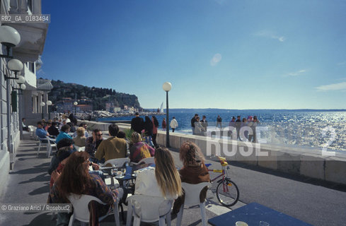 ( SLOVENIA  ) ISTRIA - PIRANO ( PIRAN ) : LUNGOMARE    - © 2001 Graziano Arici/Rosebud2 / GEO / LINGUA / MINORANZA