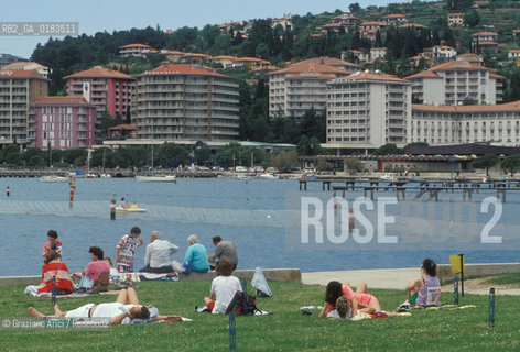( SLOVENIA  ) ISTRIA - PORTOROSE ( PORTOROZ ) : LUNGOMARE    - © 2001 Graziano Arici/Rosebud2 / GEO / LINGUA / MINORANZA
