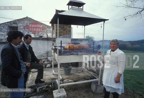 ( SLOVENIA  ) ISTRIA -  ARROSTO DI MAIALE - © 2001 Graziano Arici/Rosebud2 / GEO / LINGUA / MINORANZA / GASTRONOMIA