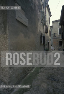 ( SLOVENIA  ) ISTRIA -  ORSERA ( VSAR 9 ) : STRADA DEDICATA A GIACOMO CASANOVA - © 2001 Graziano Arici/Rosebud2 / GEO / LINGUA / MINORANZA / LETTERATURA