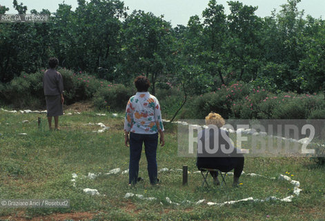 ( SLOVENIA  ) ISTRIA -  MEDUMJESTO : ADERENTI AL MOVIMENTO PER IL RITORNO DELLUOMO ALLA NATURA  - © 2001 Graziano Arici/Rosebud2 / GEO / LINGUA / MINORANZA  / SETTA