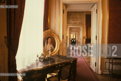 ( AUSTRIA ) VIENNA ( WIEN ) :  PALAZZO DELLHOFBURG : UNA SALA CON IL RITRATTO DELLIMPERATRICE ELISABETTA ( SISSI )  - © 2001 Graziano Arici/Rosebud2 / GEO